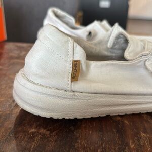 Hey dudes 
Wendy. Chambray white
Women 
Size 7